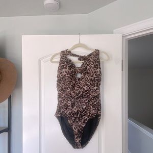 Super cute halter or side straps bathing suit!